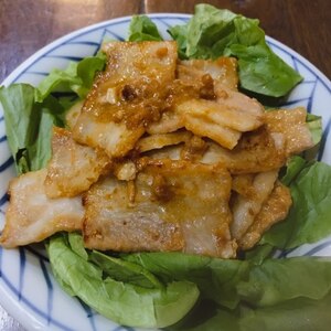 爽やかでフルーティーな味わい！豚のりんご生姜焼き